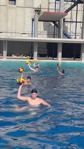 😎 Summer Academy vibes! More than 40 #waterpolo athletes are taking part in our immersive high performance program in #Barcelona 🤽🏼‍♂️🤽🏼‍♀️ #waterpololife #training #pallanuoto #vizilabda 