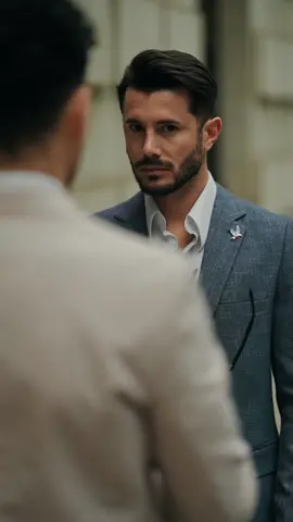 Business talks 🤝 @youssefesawy #business #businessman #omarspaneshi #moda #modamaschile #uomo #stileuomo #menswear #mensfashion #suit #suits #suitup 