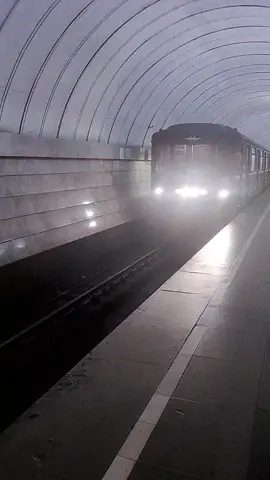 The sounds of the old Moscow metro, still in use on some routes❤️🇷🇺#metro #moscow #asmr #retro #train #puplictransport #old #russia 