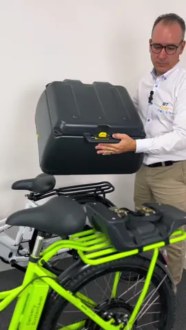 ✅ Nossos baús também encaixam perfeitamente em bicicletas! Praticidade, segurança e agilidade em suas entregas.  Confira no vídeo! #icbras #bauparabicicleta #bauparamoto #baus #joinville