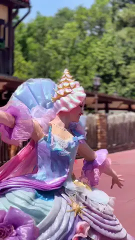 I don’t want realism I want magic ✨  #magickingdom #disneyworld #disneyparks #disneytiktok #disneymom #momsofdisney #floridamom #orlandomoms #orlandoflorida #takingkidstodisney #disneyadult #dcpalumni #disneycollegeprogram #disneyworldlocal #disneyedit 