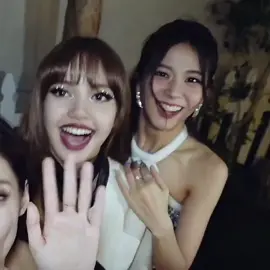 so cute🤍 #blackpink #lisa #lisablackpink #jisoo #jisooblackpink #lisoo #lisooisreal #lisoomoments #lisooedit #lisoovlive #lisoofancam #fyp #viral #fancam #foryou 