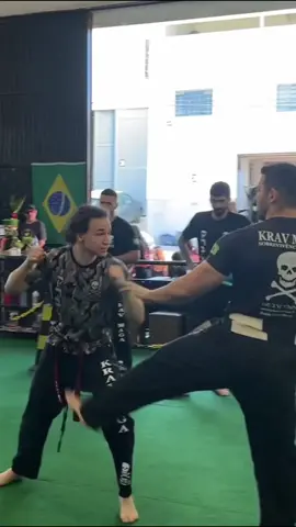 Golpes com as pernas são poderosos!  Aprenda a vencer um combate Real  Aula de Krav Maga Caveira com Wesley Gimenez  #kravmaga #kravmagacaveira #defesapessoal #artesmarciais