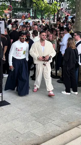 #juleskounde arriving at the KENZO Spring-Summer 2024 show by Nigo in Paris. #KENZONIGO #PFW 