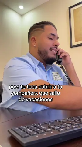 Monsters Inc. Un momento ☝🏻 #humor #godin #godinez #godinezlife #godineztrabajando #godineztime #situacioneslaborales #mexico #comedialaboral #oficina #trabajo #oficinatiktok #viral #hectoramezquita #monstersinc 