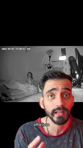 um sonâmbulo resolveu gravar ele dormindo à noite e aconteceu isso ib @sumdemon #paranormal #sonambulo #historiasbizarras #videosdeterror #historiasdeterror #bizarrotiktok #capturadosporcameras 