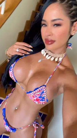#bikinichallenge #fridayfeeling #tiktoker #bodypositive #sexy #latina 