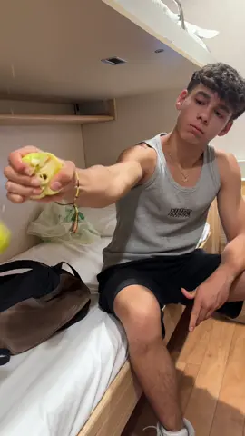 El rey de las manzanas 😝💪🏽pd: me las comí todas #handgrip #nathaa_c #pulsos #gripstrength #manzana 