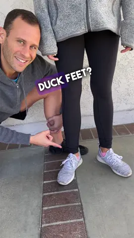 Foot Eversion, better known as “duck feet” can be caused by externally rotated femurs... It all starts at the hips. These are great exercises for improving your hip mobility, foot/ankle strength and alignment! Comment below if you’re walking around with duck feet🐥 #duckfeet #footpain #foothealth #healthyfeet #walking #Running #footstrength #mobility #SelfCare 