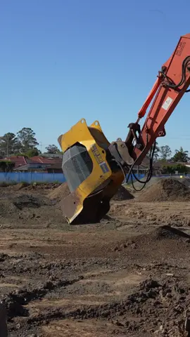 Quick video of the bucket screener attachement sorting some material with the 20mm screen. #excavationlife #excavator #excavatorattachments #earthmoving #construction 