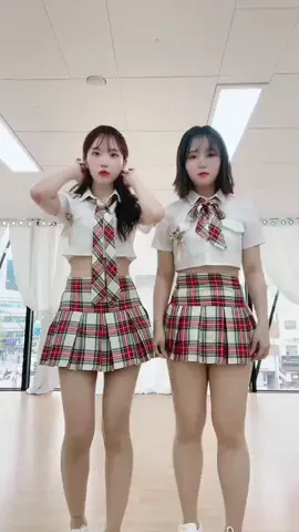 Las más queridas por todos colegialas japonesas ❤️🇯🇵❤️ que uniformes tan cortitos usan 👌