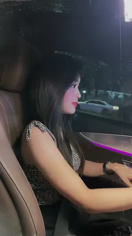 Bạn gái thích mưa..