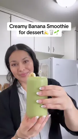 For that sweet tooth craving in the evening 😝 try this @Chiquita Banana matcha smoothie! Visit the 🔗 in my bio for the details and for more banana inspired ideas 🍌 #itschiquitaoclock #chiquitabanana 