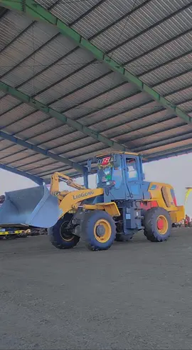 #CapCut pinggang aman kan?? @riosaputra6231 😂😂 #kulisawit #pabriksawit #operatorloader #operatormuda #drivermuda #fyp 