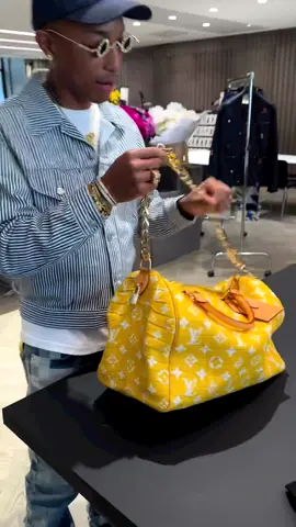 @Pharrell breaks down the new gold & diamond encrusted @Louis Vuitton millionaire monogram bag from his #SS24 LV men’s collection. (video: Steven Victor) #upscalehype #pharrell #pharrellwilliams #louisvuitton #lvmenss24 #pfw