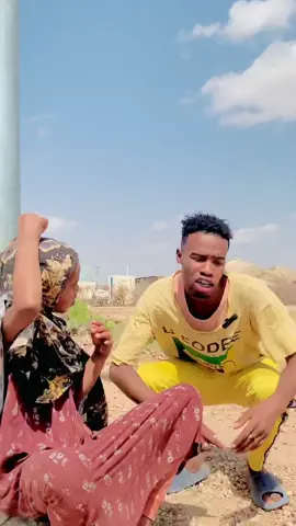Cabdi wuu ku qaldamay sukhra 😂😅#somalitiktok12 #somalitiktok #foryou #foryourpage #fypシ #comadian #cfariid #viral #qosolka_adunka #100k @Macalin_Nukudha🤸🏼 
