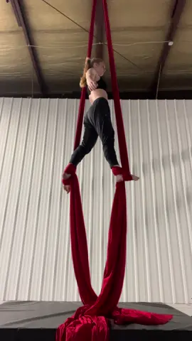 Balencing is difficult when u r shaking trying to balence #aerial #aerilistoftiktok #silks #pridemonth🏳️‍🌈 