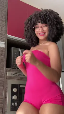 FAKE BODY/TIK TOK EU ESTOU DE ROUPA! Vcs preferem filmes ou séries? Eu: Séries kk😄dc?? #fy#viral#dance