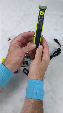 One Cool Rechargeable Shaver - Philips OneBlade,Includes: 1 OneBlade, 1 Handle, 3 Trimming combs, and 1 Power charger #shaver #oneblade #mensshaver #philipsoneblade