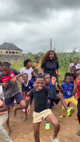 Believe me when i say their energy is unmatched 😩🔥❤️. Visited @Dream Catchers Academy 🇳🇬 , the girls are everything 😩😍❤️. Uploading full video tomorrow 🥳🥳🥳. #jennites #jennifrank29 