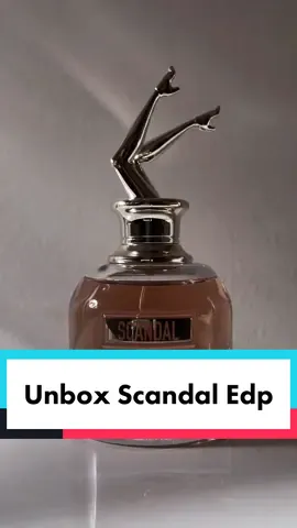 Scandal Eau De Parfum Chai nước hoa tai tiếng nhất mà tôi sở hữu, dễ thương đến mức tôi phải unbox ngay. Nó táo bạo nhưng vẫn nữ tính với sự pha trộn của mật ong, cây dành dành và cây hoắc hương. Hoàn hảo cho một đêm đi chơi với bong bóng hương thơm tuyệt vời. #citrusperfume #nuochoa #reviewlamdep #BeautyTok #nghiennuochoa #unboxing #nuochoanu 