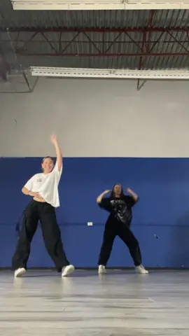 bringing this dance back now that its summer😋(dc: @Rylen Besler) #dance #duo #foryou 