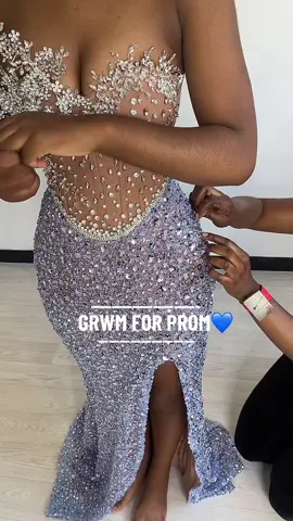 Come and get ready with me for prom🥰.  #foryoupage #viral #prom2023  #promdress #promszn #blackgirlluxury 