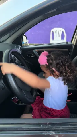 Manu no trânsito #maeefilha #divertido #TikTokBrasil #Miniblogueira #brincadeira #tiktokbrasil #criançaarteira #vídeosinfantil #criançasbrincando #vídeoskids @Doce Manu & Eu 