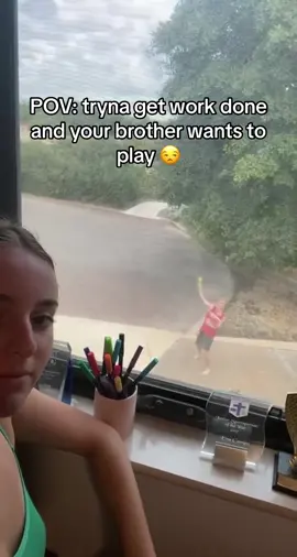 Little bro messing around 😂 (via evacampo_/Instagram) #brother #sister #funny #Siblings 