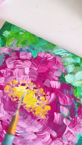 This one is from last year but it’s such a fun way to paint a simple flower, I figured it was worth resharing!   You can paint this!  #acrylicpainting #easyart #flowerpainting #learntopaint #summerart
