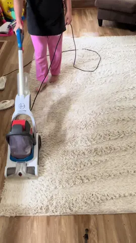 I’m getting too comfortable on this app #fyp #sahm #CleanTok #carpetcleaning 