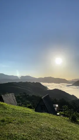 ..With the most Beautiful View😍❤️🍃#naturevibes #nature #trending #travel #fyp #foryou #whenintanay #rizal #tiktokph #breathtakingviews #overlooking #mountain #viewscape #peaceofmind 