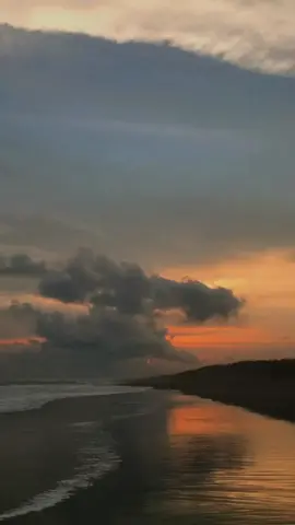 13 tahun tanpa AYAH,hargai ayah pada yang masih ada AYAH,siapa kita untuk meletakkan hukum pd seorang ayah 🥺 setelah kepergian tiada lagi istilah meratap & menangis untuk putar masa kembali.selagi masih ada masa HARGAILAH 🥺 #katakatanasehat #tentangayah #pengorbananayah #alfatihahbuatayah #katakatamotivasi #katakatasedih #sadvibes 