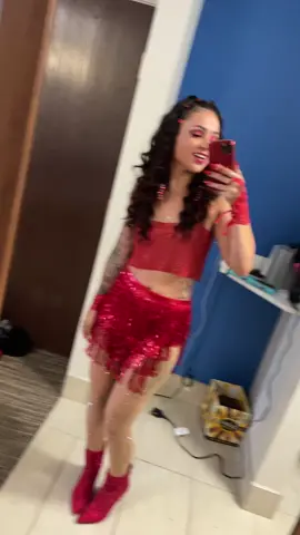 ❤️💔 #theerastour #taylorswift #weareneverevergettingbacktogether #red #transition #taylornation #swifttok #swiftie #taylorswifterastour #taylorswifttok #taylorswiftconcertoutfits 