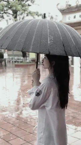 Mưa càng nặng hạt , lòng ta càng buồnn ! 