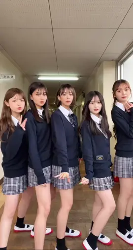 みんな何年生かわかる？　 この制服可愛い❤️ #女子高校生 #女子高校生の日常 #jkの素敵な思い出 #jkブランド #jkの日常 #jkダンス 