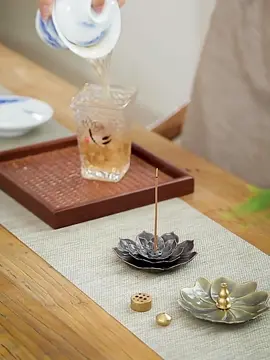 Đế cắm nhang hoa sen, đế xông trầm hương mini nhỏ gọn.  #decamnhang #decamnhangtram #xongtram #nhangtramhuong 