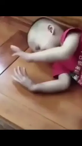 Kid sleeping and dreaming being on a phone!! What a nightmare🙆🏽‍♂️🤦🏽‍♂️