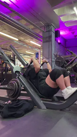 Just a few of my favourite lower body exercises🦖 #fyp #viral #mewtwo #musclemommy #GymTok 