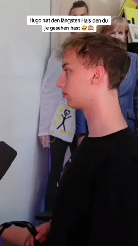 Hugo hat den längsten Hals den du je gesehen hast 😅🙈 #letshugo #hugo #hals #giraffe #strecken #futter #lang #oha #lustig #funny #stream #streamer #haha #viral #fürdich #foryou #fy #fyy #fyp #fypシ #foryoupage #fürdichpage 