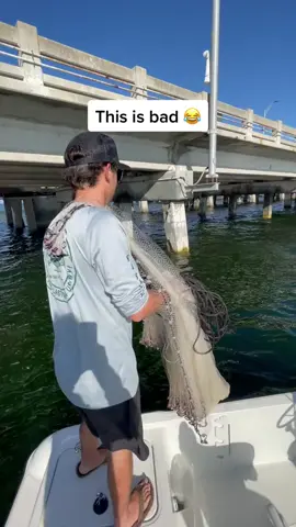 Guys use a cast net and catch tons of bait fish at one time #bviral  #fishing 
