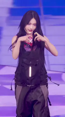 jurei que muita gente tinha pedido da haerin, mas pediram mesmo foi da chaewon, jennie e yunjin #foryou #fy #fyp #fypシ #dafnecams #fancam #haerin #newjeans 