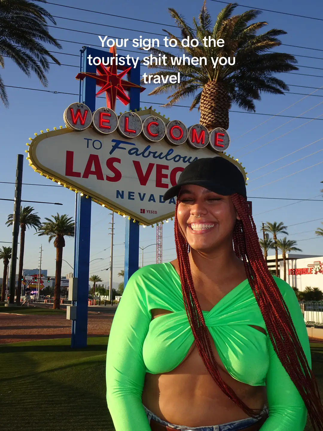 except tourist trap restaurants lol #lasvegas #lasvegasoutfit #traveloutfitideas #fashion #coperni 