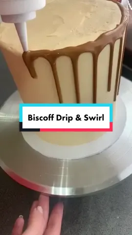 Watch me do this Biscoff drip, cover the top and make a swirl.  This drip is so easy, its just melted spread ☺️. #biscoffcake #biscoffdrip #cake #buttercreamcake #biscoffspread #cakeideas #learncake #cakehowtovideo #cakedecoratingtutorial #watchmecake #biscoff #satisfyingvideo #onthisday 