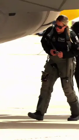beutiful😍 #foryoupage #aviation #military #womanpower 