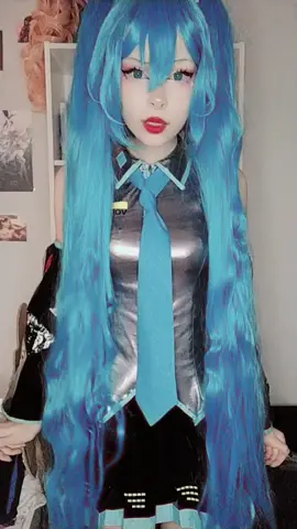 JUMPING MIKU!! #hatsunemikucosplay #hatsunemiku #vocaloidcosplay #foryou #jumanjichallenge #dc #foryourpage 