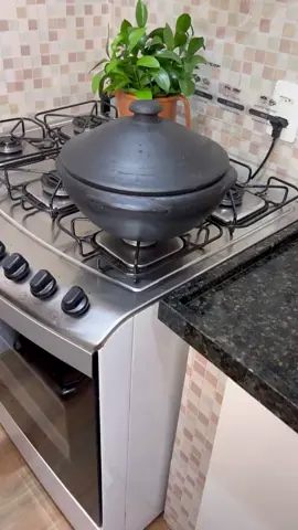 como curar suas panelas de barro!? 🤗 #paneladebarrocapixaba #paneladebarro #ArteArtesanato #oleiro #barro #argila #shopee #panelasdebarro 