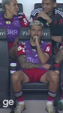 Resenha animada no banco do Flamengo... Turma do fundão tava rindo à toa... #flamengo #santos #brasileirao #futebol #tiktokesportes #SportsNews #zoeira #turmadofundao