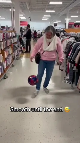 She was okay! 😬🙏 (via @Mirelly, @Ionice Rodrigues Alv) #futbol #Soccer #fail #accident 
