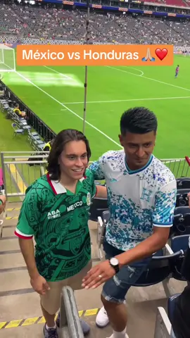Losto para ver México vs Honduras aqui en Houston gracias todos por el appyo 🙏🏼❤️